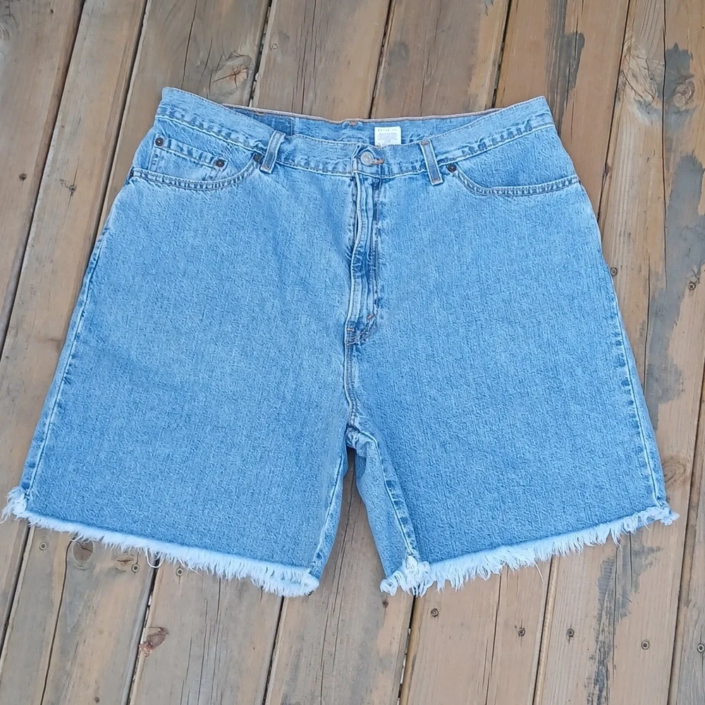 VTG Levis 550 Relaxed Fit Cut Off Shorts - Picture 2 of 5